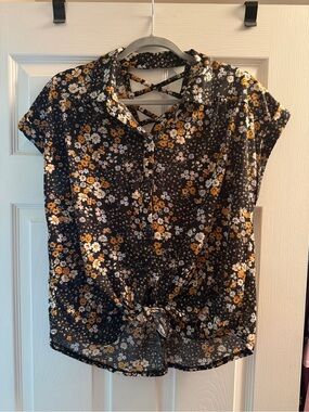 No Boundaries Black Floral Tie-Front Cap Sleeve Blouse - juniors XL